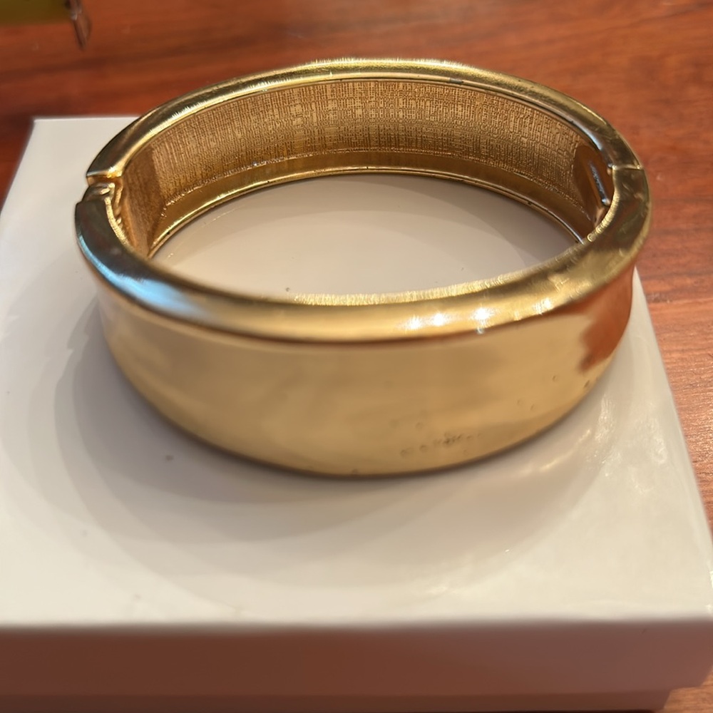Gold tone modern hinged wide chunky bracelet clamper classic minimalist
